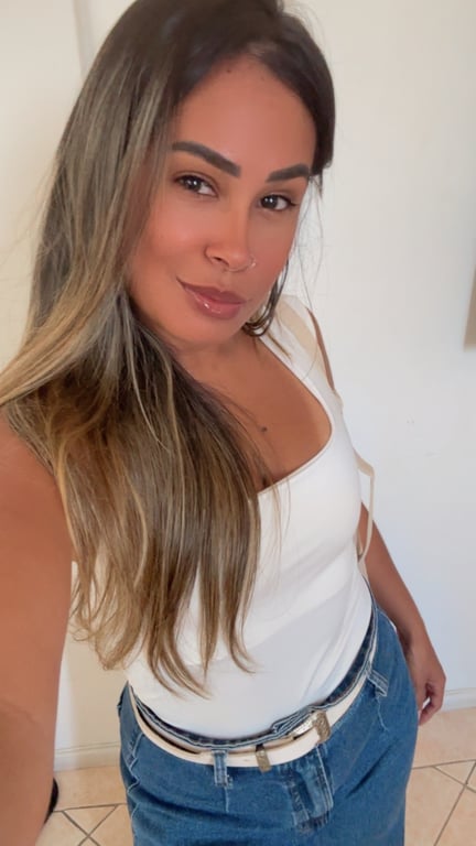 Anne - Massoterapeuta Sensorial e Sensual com Experiência Única